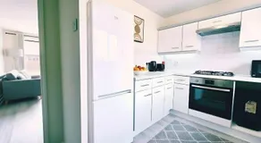 Park on the Doorstep, 2-Bed Modern House in Stoke Gifford, NR Parkway Station and UWE - Image 3