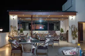 The Aero Lounge Hotel 2kms From Airport - Image 5