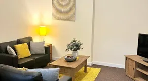 Two Bed Town Apartment - Image 5