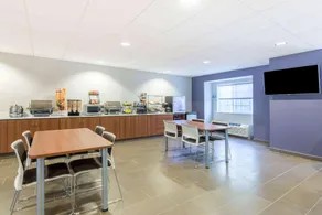 Microtel Inn & Suites by Wyndham Cadiz - Image 3