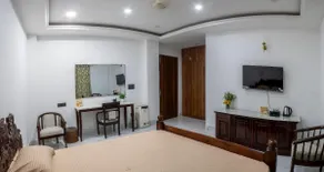 Peacock Bay Villa Holiday Home - Image 2
