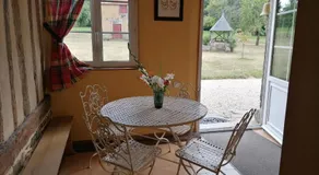 Peaceful Countryside Home - Image 3
