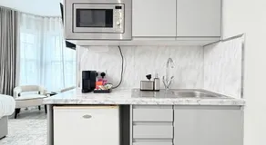 Large Studio Retreat by the beach with sea view parking Wi-Fi - Image 5