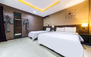 Nice Hotel - Image 5