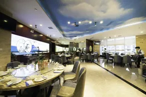Skyer Gold Coast Hotel - Image 2