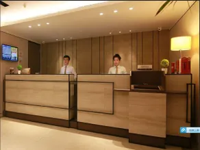 Home Inn Plus Shanghai Huaihai Road Sinan Road - Image 2