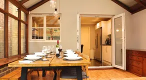 Luxury Heathrow Modern House with Parking & Fast WiFi - Image 3