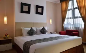 UNY Hotel - Image 2