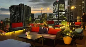 Modern 1BR Executive Suite l Best City View of BGC l The Residences BCCT - Image 4