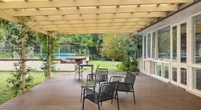 Quaint Queen Room in Pymble - Shared Bathroom and Amenities - Image 4