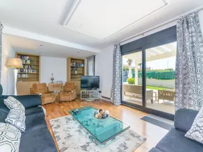 Holiday Home 'Villa La Primera' with Shared Pool & Wi-Fi - Image 2
