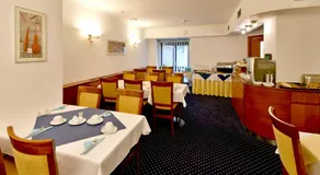Hotel Coronet - Image 2