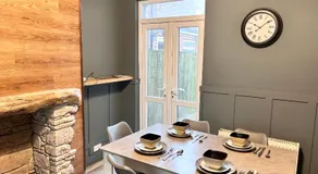 Beautiful 4 bedroom property with 5G WI-FI and smart tv - Image 4