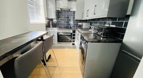 HAYDEN - KENILWORTH STUDIO FLAT 30 m2 - PRIVATE PARKING - Image 2