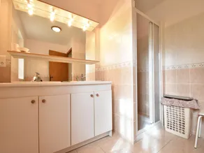 Rummeligt feriehus med privat pool - Image 4
