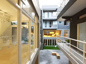 OwlStay Flip Flop Hostel - Garden - Image 2
