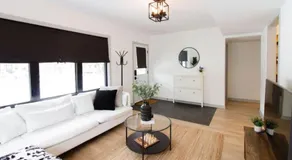 Walk to Downtown Picton, 4-bedroom - Image 2