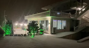 ZISI Hotel & Restaurant - Image 3