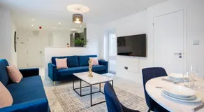 Bespoke Apartments Near Cardiff City Centre Free Parking - Image 3