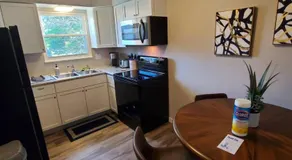 219 Maxwell St Unit B Such a great place to work and stay - Image 3