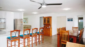Perfect Location 4BR Home Warana - 200m to Beach! - Image 5