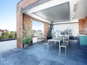 Stylish Studio with Balcony near Darling Square - Image 5