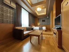 HOTEL PALMS - Image 4