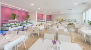 Bendis Beach Hotel - Image 4