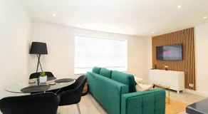 Luxury Apartment 5 mins to Luton Airport Sleeps 4 - Image 2