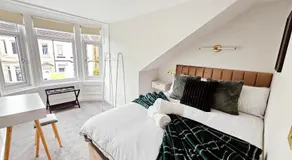 3-Bed Home in Glasgow - Image 2
