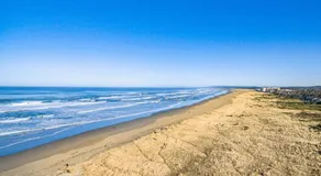 Cozy Seaside Bungalow, Brand New Hot Tub, Fast WiFi & W&D - Walk to the Beach - Image 3