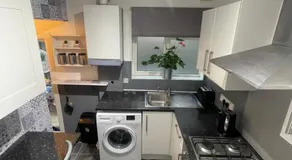 Croydon 1 bedroom Apartment - Image 3