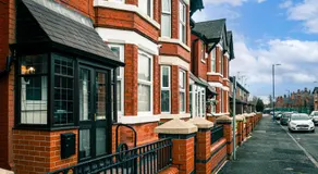 Luxury 3BD Manchester Home with Games Room Sleeps 10 - Image 3