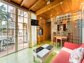 Apartment with a view of the community garden - Image 4
