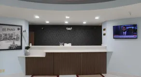 Burgundy Inn & Suites - Image 4