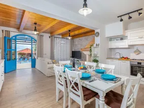 Stylish villa with swimming pool and garden - Image 3