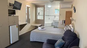 Shady Rest Motel - Image 2
