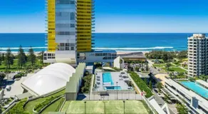 Air on Broadbeach Beachfront 2Level stunning apartment with 180 degree views - Image 5