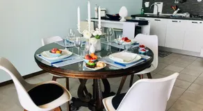 Maison Blue - Image 4