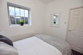 Derby Town House - Image 3