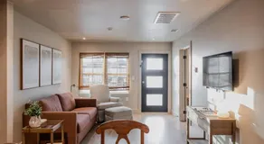 Gloria Inn - Unit 6 - Image 4