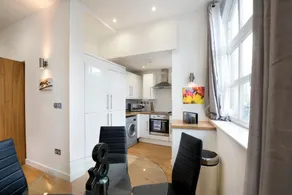 Barbican by Excel Apartments - Image 2