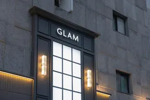 Glam Hotel - Image 5