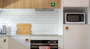 Warm 3beds Home with Yard and parking at Chinatown, CBD - Image 5