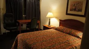 Budget Inn - Image 4