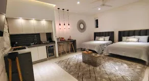 1st Luxury Warehouse - Image 2