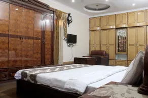 The Candy Suites - Image 2