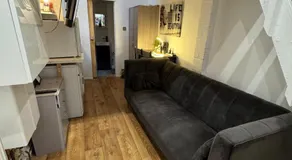 Room 3 minute drive from Luton Airport - Image 5