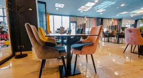 HOTEL LOBBY - Image 4