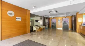 Mounts Bay 1 Bed Unit AC Parking & Balcony - Image 5